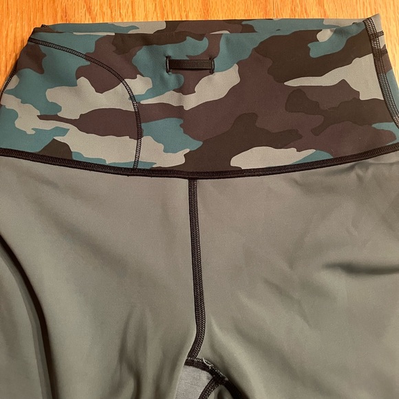 Lululemon Reversible Wunder Under Camo Leggings & Tank NWT - TANK IS SOLD - Picture 9 of 13